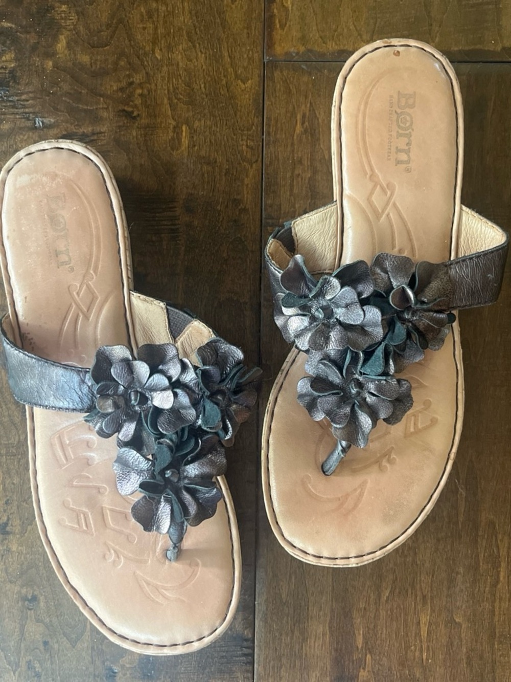Born metallic dark bronze leather thong sandals with flowers cork heels, Sz. 8
